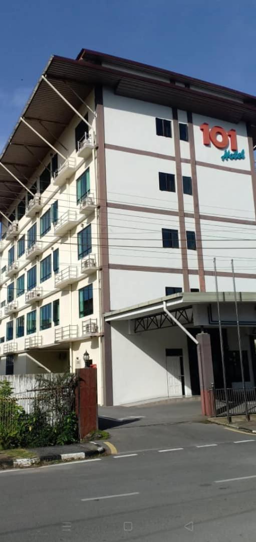 101 Hotel Miri Esterno foto