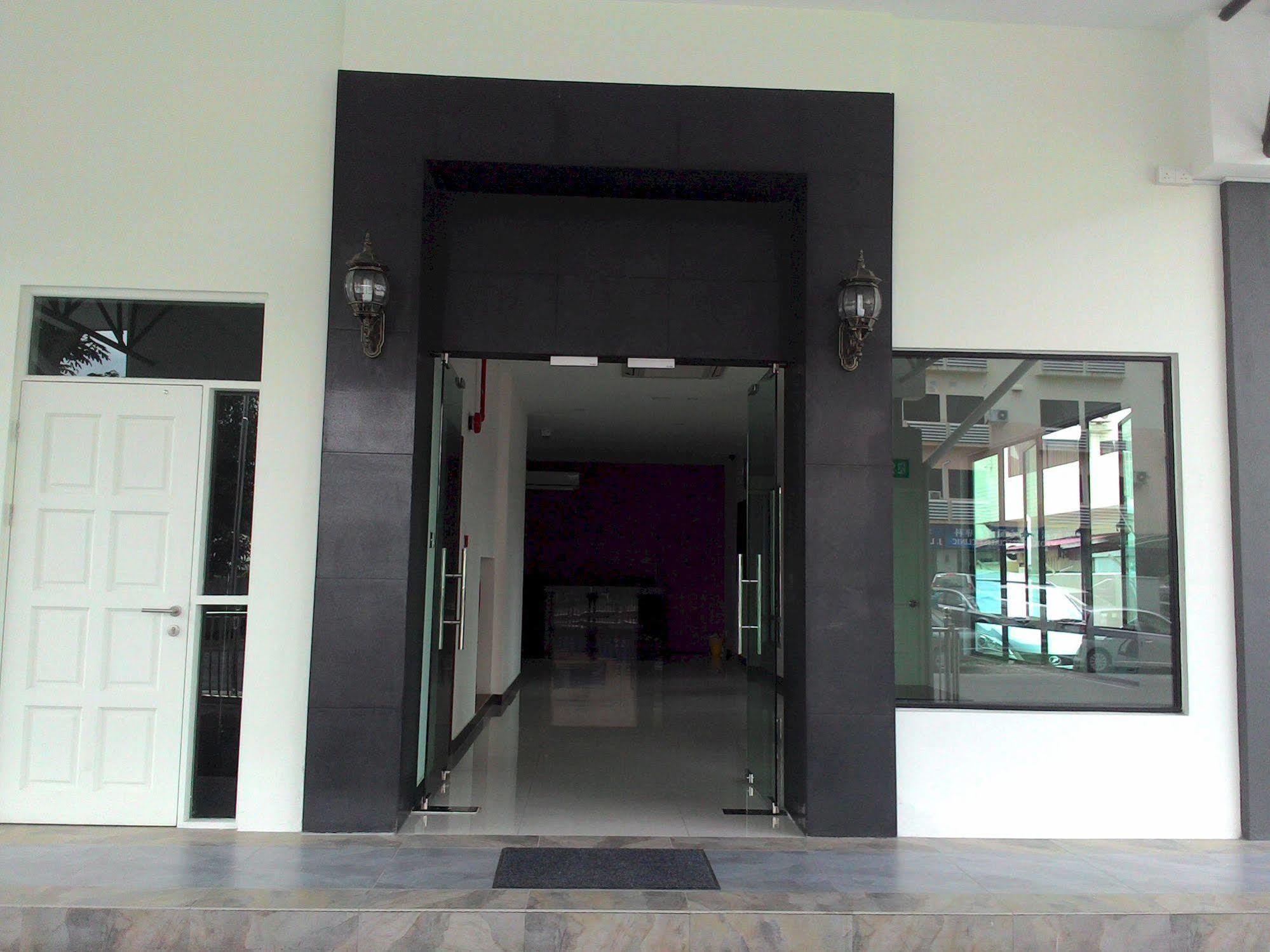 101 Hotel Miri Esterno foto