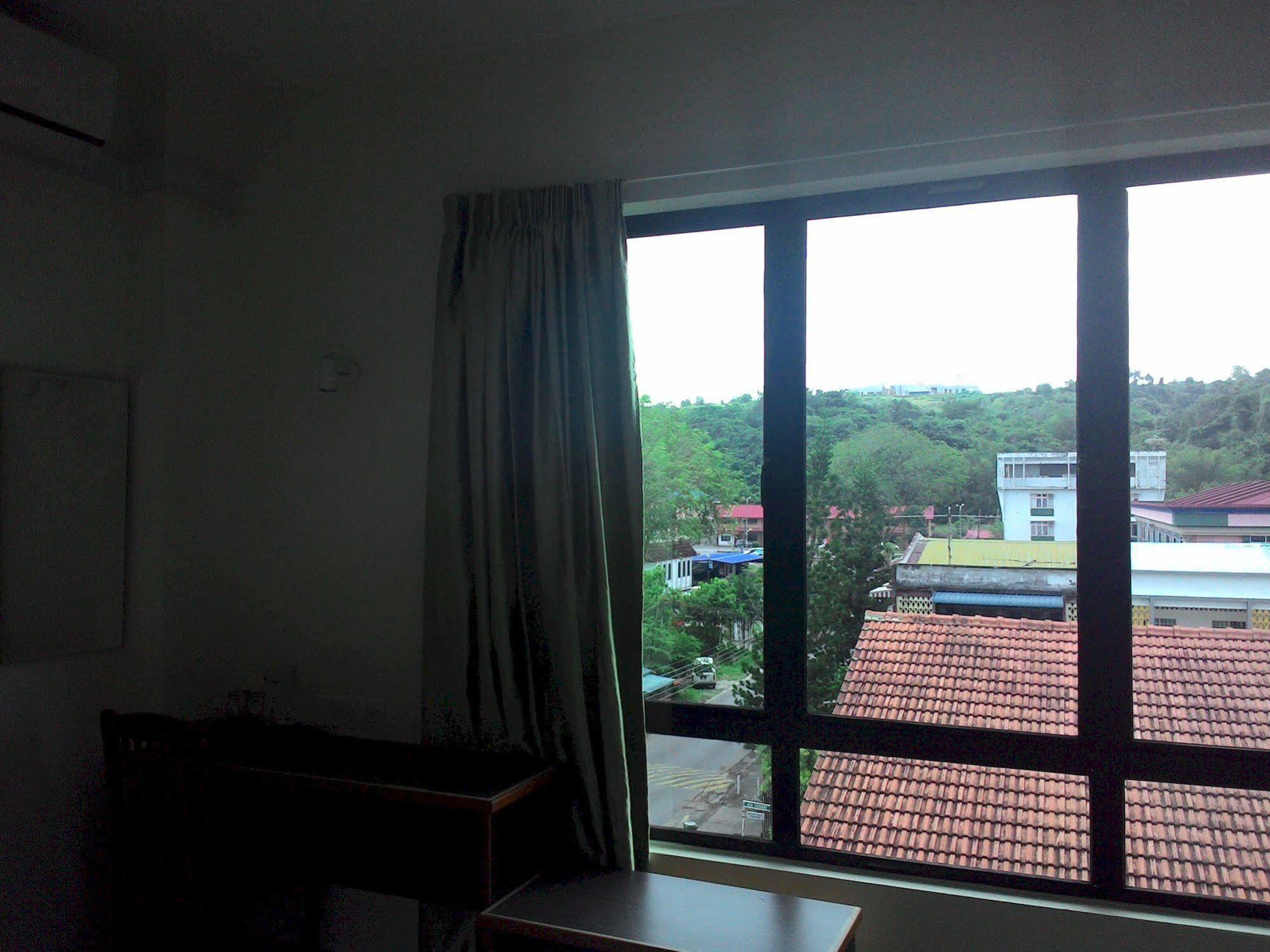 101 Hotel Miri Esterno foto